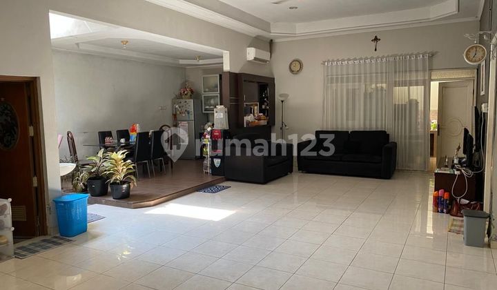 Rumah Hook Bagus Strategis Siap Pakai di Puri Anjasmoro 2