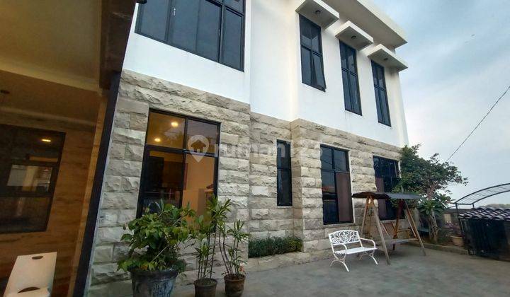 Rumah Luas Bagus 2,5 Lantai di Bukit Sari 2