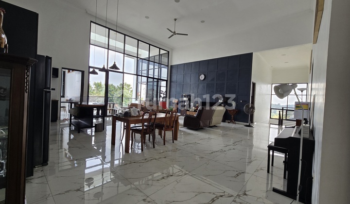 Rumah Mewah Siap Huni 2,5 Lantai di Bukit Sari 1