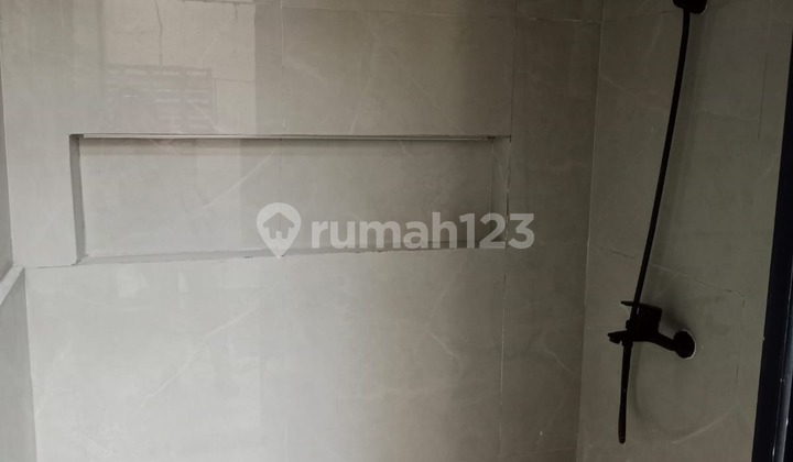 Rumah Bagus Strategis Siap Huni di Graha Taman Pelangi 2