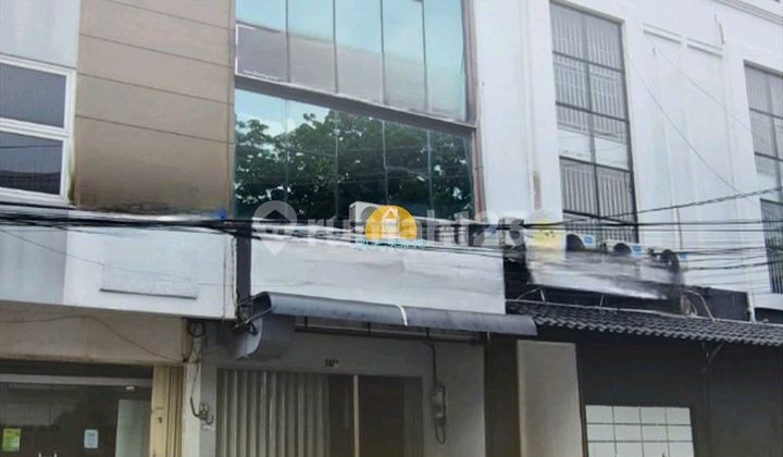 Ruko Strategis 3 .5 Lantai di Stadion Utara Semarang Tengah 1