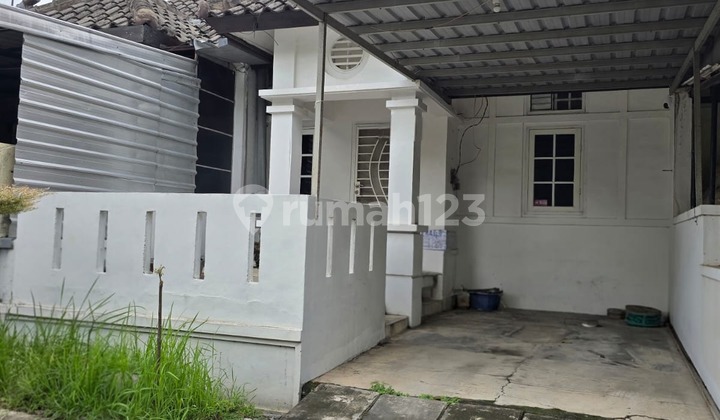 Comfortable House Ready for Use in Beautiful West Semarang 1