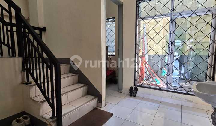 Available for rent: Nice and ready-to-use shop house in Majapahit 2