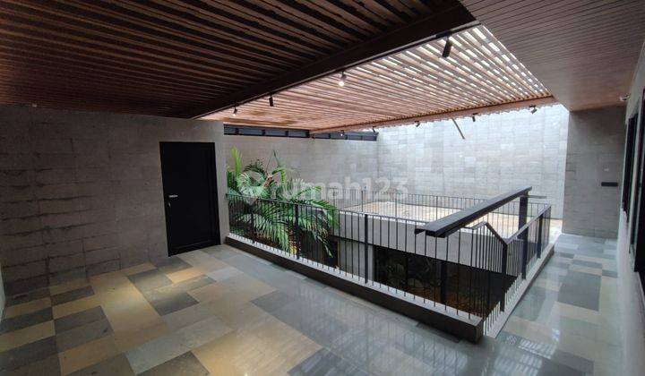 Rumah Strategis Tropical Minimalist di Naraya Bsb City 1