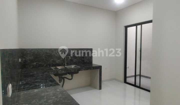 New 2-Story Minimalist Modern House Flood-Free 2