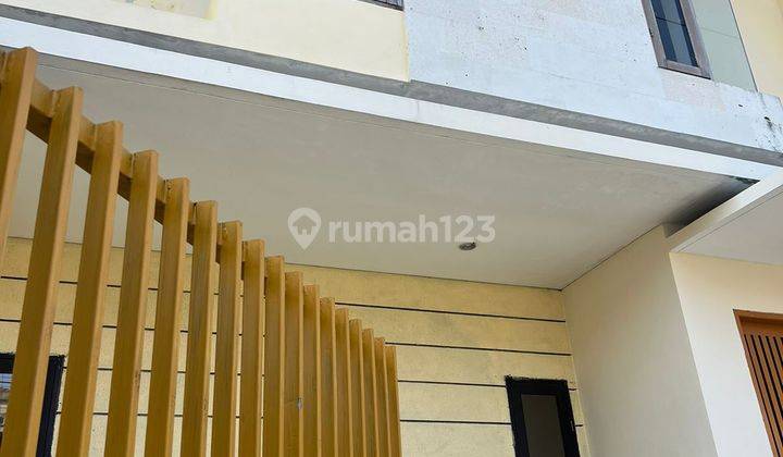 Rumah 2 Lantai 3 Kamar Di Jaya Giri Renon Ev 1