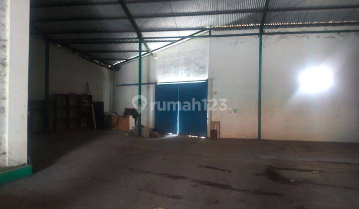Gudang Siap Pakai Di Jalan Cigondewah, Bandung Akses Truk Dobel 5