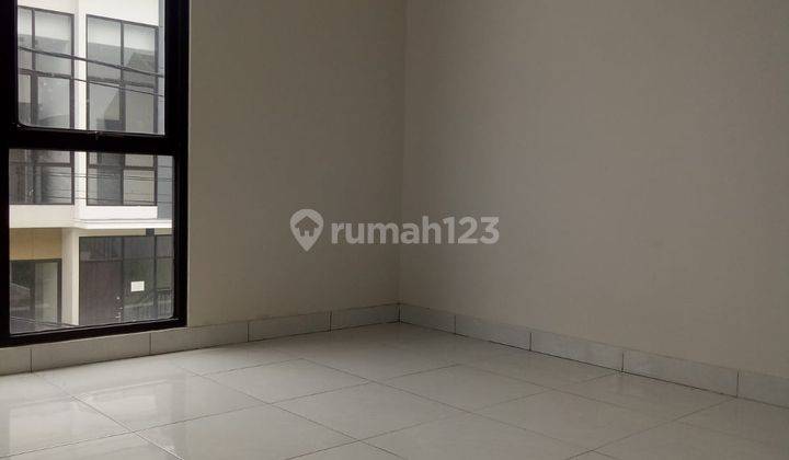 Rumah 2 Lantai Bagus Siap Huni di Neu River Garden, Karawang 1