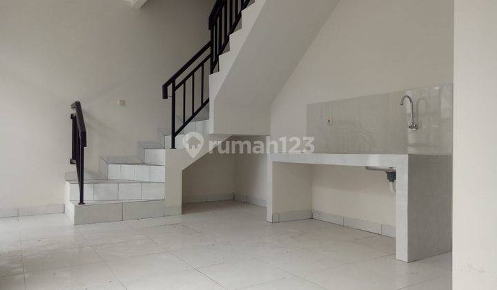 Rumah 2 Lantai Bagus Siap Huni di Neu River Garden, Karawang 4