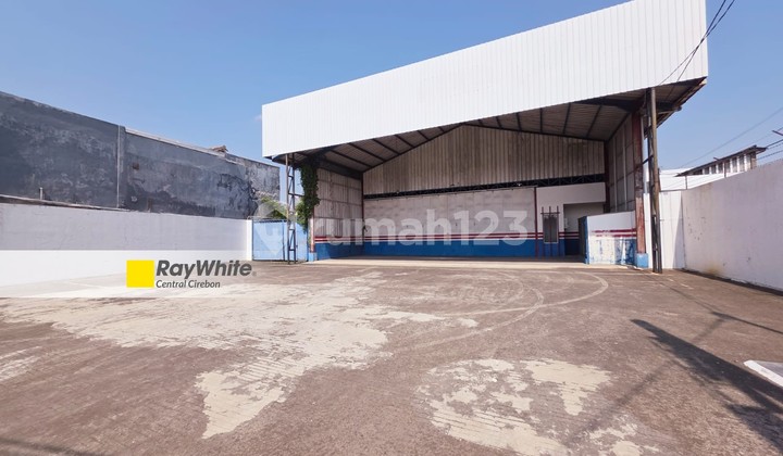 Good Warehouse, Spacious Parking, Ready to Use in Mundu Cirebon