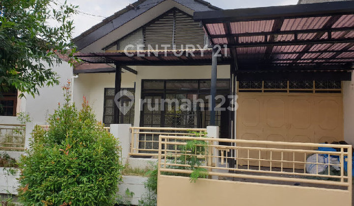 Rumah Taman Holis Indah di Kota Bandung Siap Huni