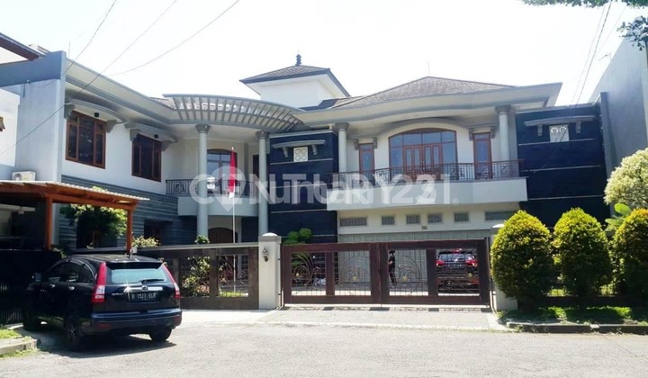 Rumah Super Lux Di Batununggal Elok Lingkungan Nyaman