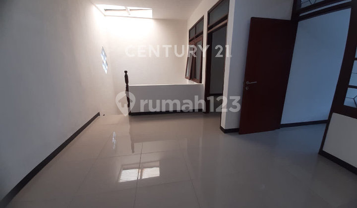 Minimalist 2-Story House Ready to Live In Full Renovation Full Canopy 2