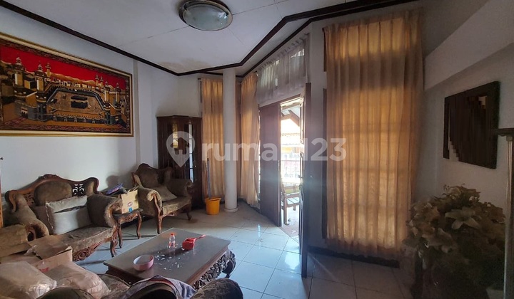 Rumah Split Level Bangunan Terawat di Cibolerang Indah 