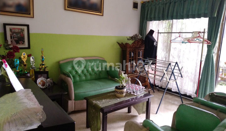 Strategic and Comfortable House in Sukamenak Indah Strategic and Comfortable House in Sukamenak Indah