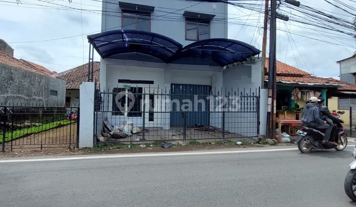 Ruko Kawasan Ramai Bikin Usaha Untung di Cibolerang, Bandung 1