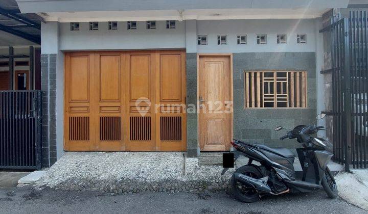 Rumah Full Granit Konstruksi 2 Lantai di Dirgantara, Gempol 1