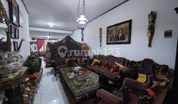 Rumah Bangunan Terawat Ada Taman Depan Dan Belakang di Kembar Rumah Bangunan Terawat Ada Taman Depan Dan Belakang di Kembar