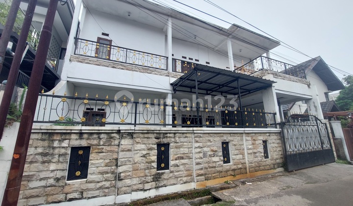 Rumah Lokasi Strategis Dekat Pusat Perbelanjaan di Kopo Elok Rumah Lokasi Strategis Dekat Pusat Perbelanjaan di Kopo Elok