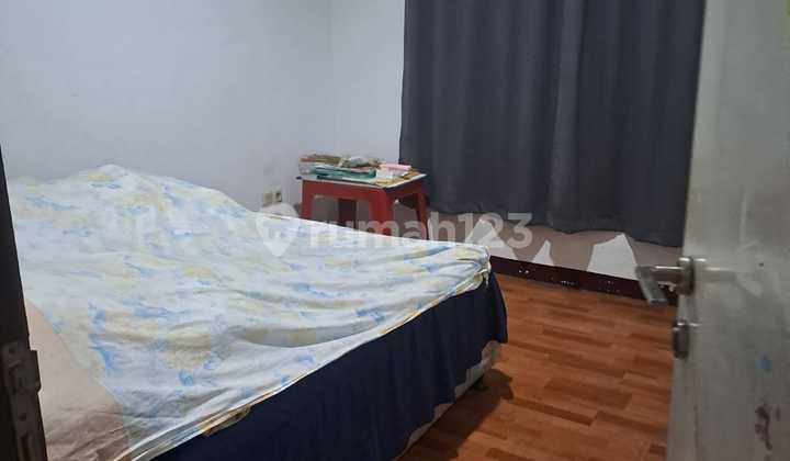 House Near Main Road Well-Maintained Building in Margahayu Permai 2