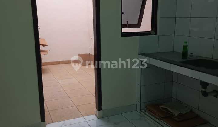 Ready-to-Occupy House with 2-Car Road Access in Nata Endah 2