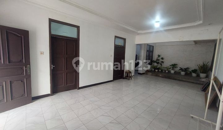 Rumah Lokasi Strategis di Tengah Kota di Sauyunan (Ada 2 Rumah)