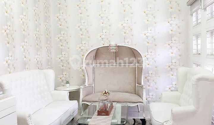 Rumah Bagus Mewaj Semi Furnished Lokasi Strategis di Nata Endah 2