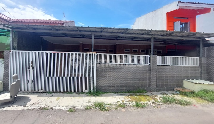 House Near Main Road Well-Maintained Building in Margahayu Permai 1