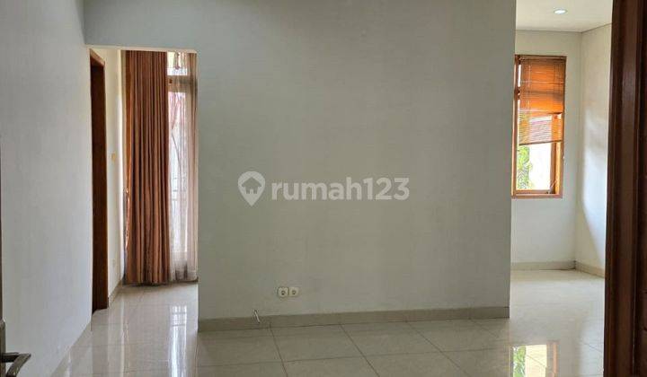 Rumah cantik. Sewa murah di Kemang Jakarta selatan  1