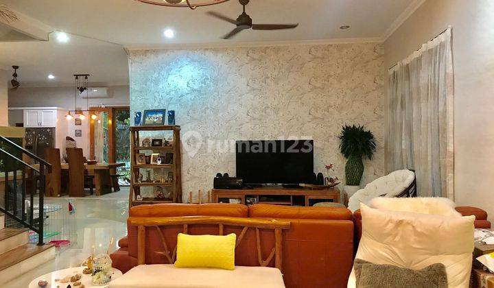 Turun harga banyak Rumah di Jl mawar Lebak bulus Jakarta Selatan 
 2