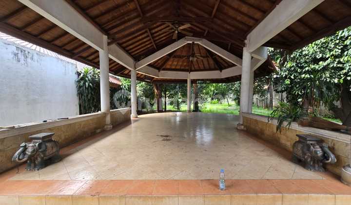 Approaching NJOP, Old Livable House for Sale Cheap in Pejaten Barat