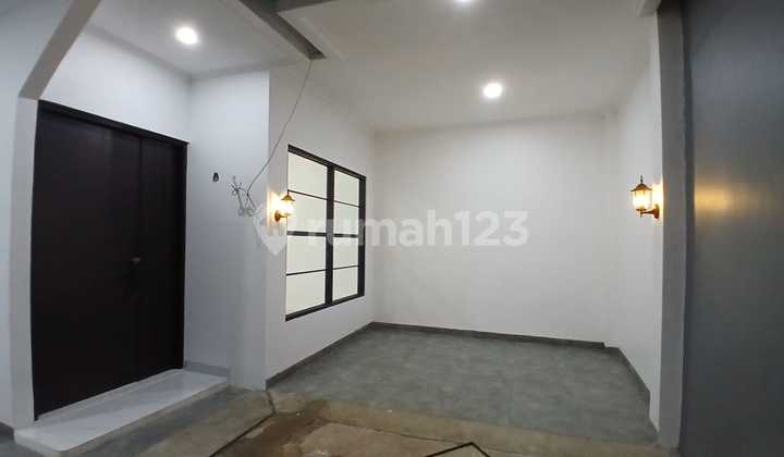 For Rent Ready-to-Occupy House in Cipayung, Kebayoran Baru