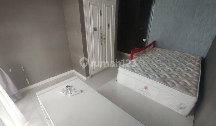 Dijual Apartemen St Moritz 5kt, Semi Furnished Puri Indah 2