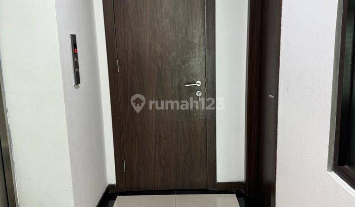 For Rent Disewa St Moritz Apartemen New Royal Tower Kembangan Jakarta Barat Luas 96m 2 Bed 2 Bathroom Rooms Maid