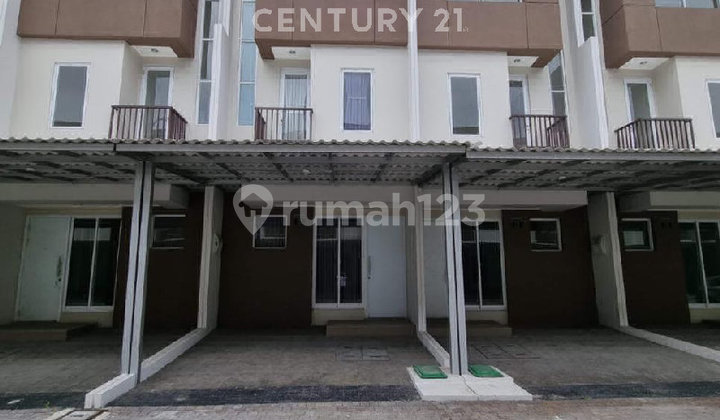 Agung Sedayu House for Sale in Kelapa Gading, Winterville Cluster