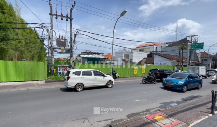 Rare Listing Land In Petitenget , Very Strategic Location ,suitable For Shop Or There Business 