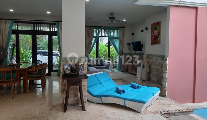 Villa 4 Kamar Tidur Dijual Lokasi Dalam Komplek di Kuta , Bali 2