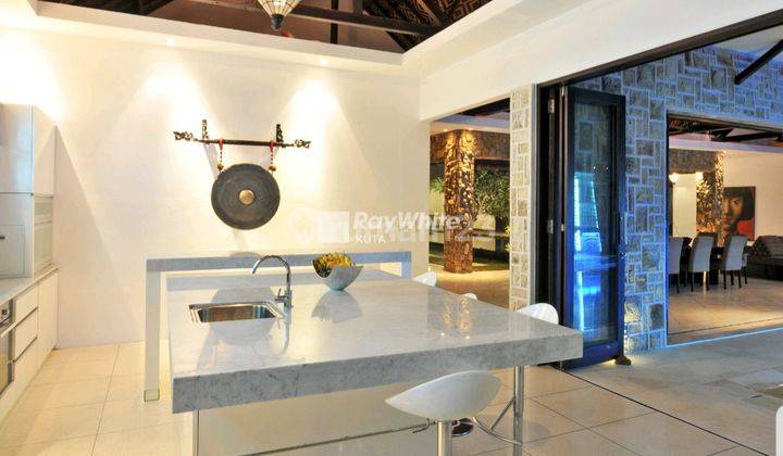 Luxury Villa In Seminyak Tourist Area, Bali 2