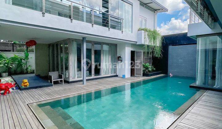 4 BR Freehold Villa Close to the Beach in the Seminyak Area, Bali 1