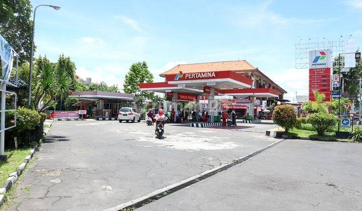 Tanah Hook Dan Pom Bensin di Jalan Utama Raya Kuta, Dekat Sunset Road, Bali 1