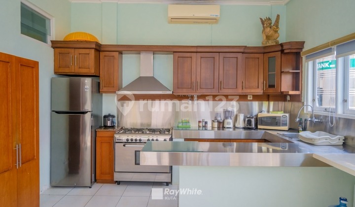 Villa ready to live in and profitable for investment in Jimbaran, Bali 2