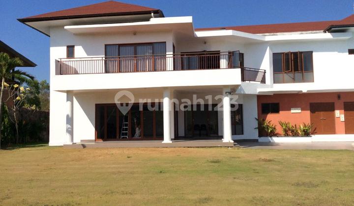 Villa cantik dijual di Pecatu dengan pemandangan lapangan golf Villa cantik dijual di Pecatu dengan pemandangan lapangan golf