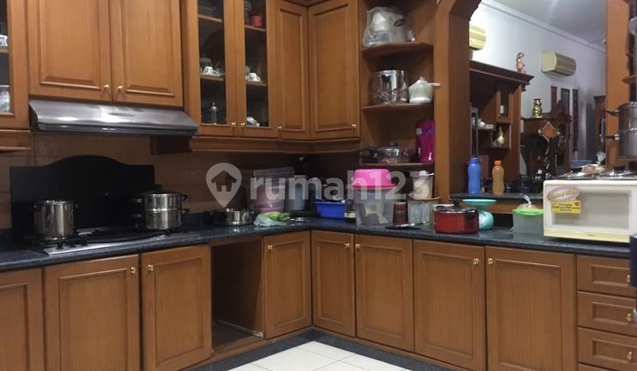 Rumah Mewah di Taman Semanan, Semi Furnished, Private Pool 2