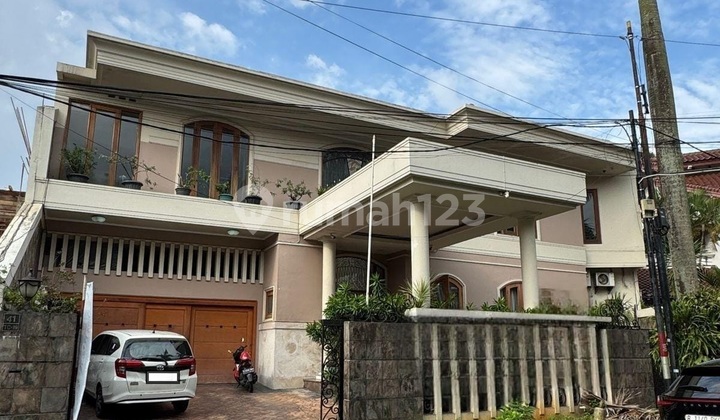 Rumah Pondok Indah 2 Lantai, SHM, Private Pool