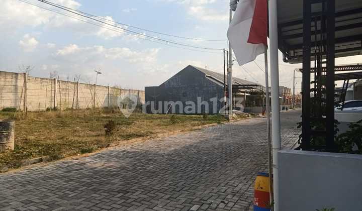 Strategic and Comfortable House in Plamongan Indah Cluster 1