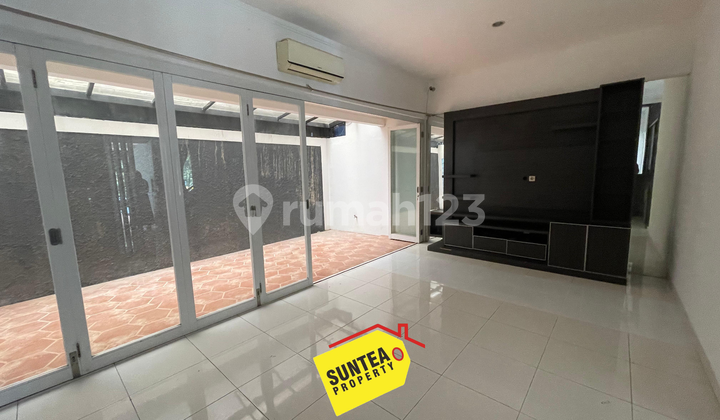 Rumah Furnished Dalam Cluster di Emerald Bintaro Siap Huni Sp0309 T