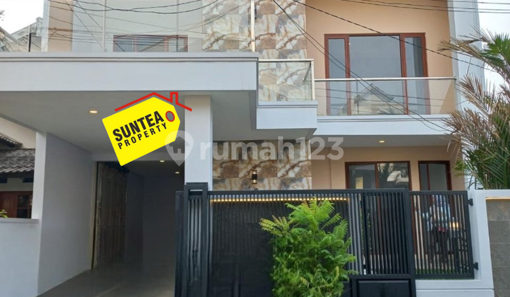 Rumah cantik ada taman belakang 2 lantai di Bintaro sektor 5 siap huni SC0601