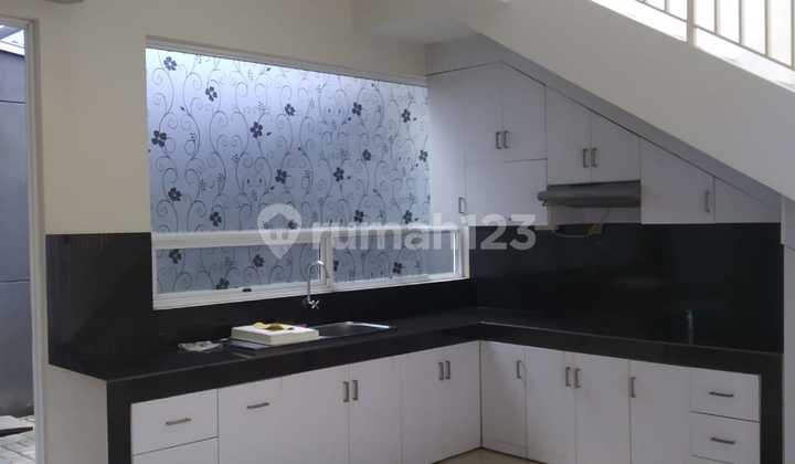 Ready-to-Occupy New House in Premium Cluster Bintaro Jaya Sector 9