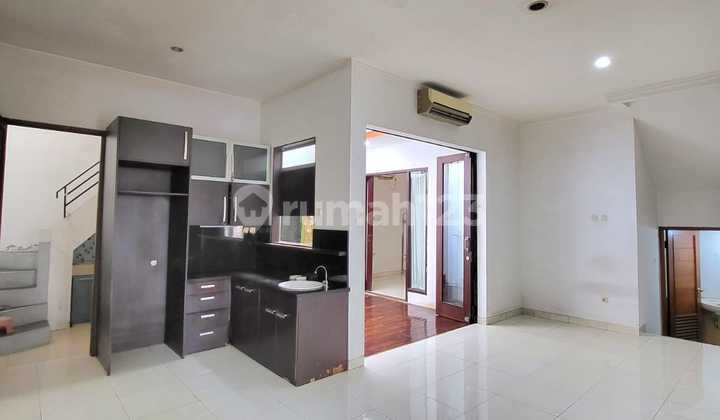 Jual Murah Dibawah Pasar Rumah Strategis dekat Fasum di Emerald Residence Bintaro 2