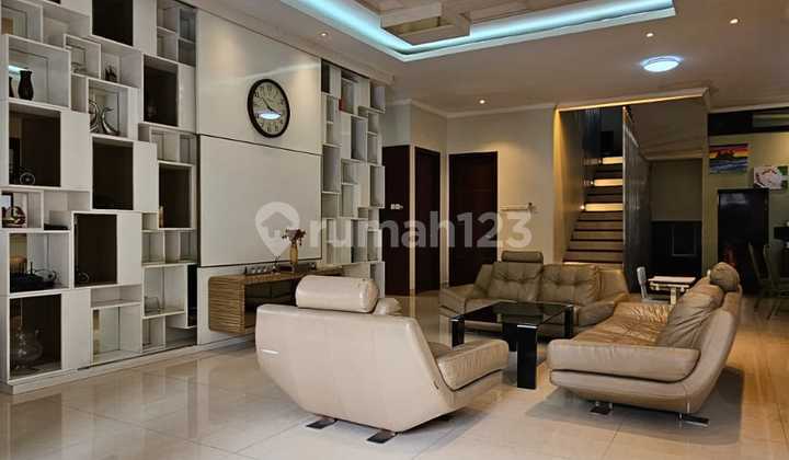 Beautiful House Hook Position Kebayoran Bintarada with Swimming Pool Sp0354 T Beautiful House Hook Position Kebayoran Bintarada with Swimming Pool Sp0354 T